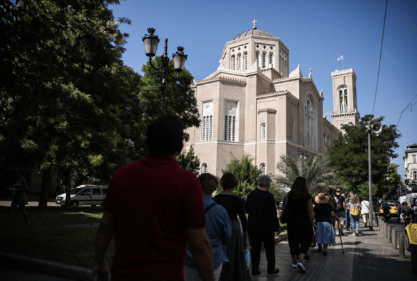 Μίκης Θεοδωράκης: Πλήθος κόσμου στη Μητρόπολη - Κορυφώνονται στα Χανιά οι προετοιμασίες για την ταφή του