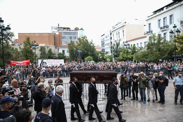 Μίκης Θεοδωράκης: Ο τελευταίος αποχαιρετισμός πριν την επιστροφή στον Γαλατά Χανίων - Live