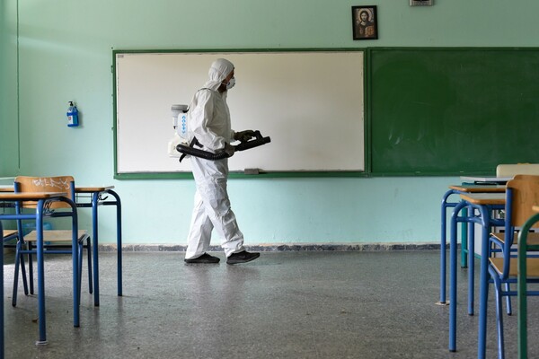 Σαρωτική καθαριότητα και απολύμανση πριν το πρώτο κουδούνι στα σχολεία - Φωτογραφίες 