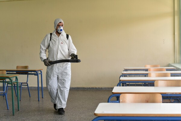 Σαρωτική καθαριότητα και απολύμανση πριν το πρώτο κουδούνι στα σχολεία - Φωτογραφίες 