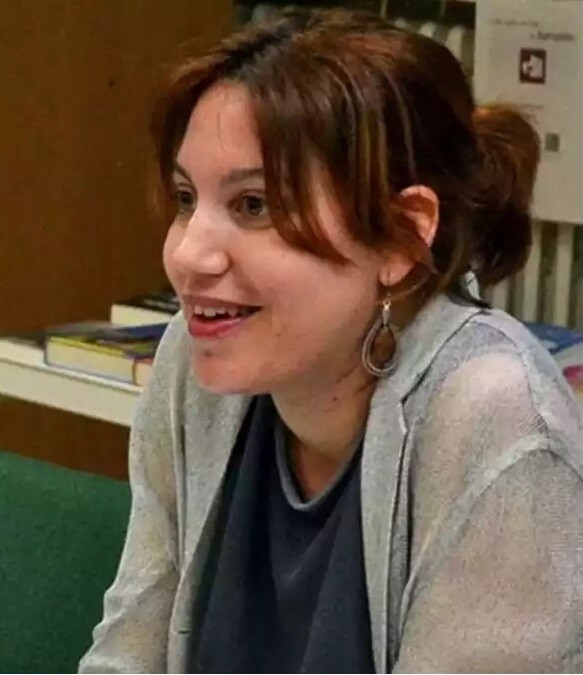 Επίσκοπος παραιτήθηκε γιατί ερωτεύτηκε μια συγγραφέα- Γράφει ερωτικά βιβλία με δόσεις Σατανισμού