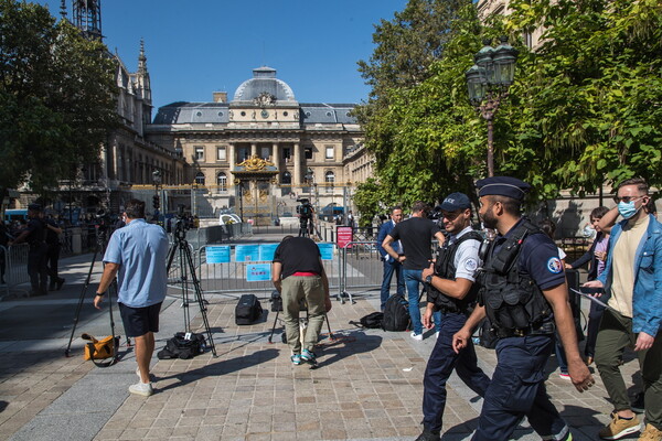 Παρίσι: Άρχισε η δίκη για τις τρομοκρατικές επιθέσεις του 2015- Δικαστικός μαραθώνιος υπό αυστηρά μέτρα