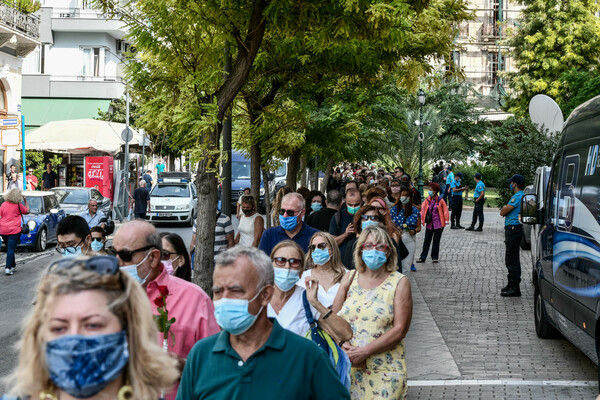 Μίκης Θεοδωράκης: Μέχρι τις 14:00 το λαϊκό προσκύνημα στη Μητρόπολη - Αύριο η σορός στα Χανιά 