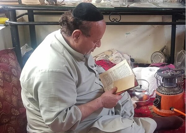 Ο τελευταίος Εβραίος του Αφγανιστάν εγκατέλειψε τη χώρα- Για δεκαετίες, αρνιόταν να φύγει