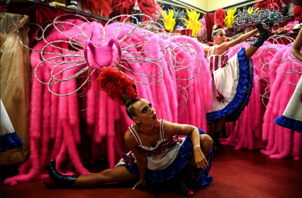 Το Moulin Rouge επιστρέφει: Εντυπωσιακές εικόνες από τη μεγάλη πρόβα
