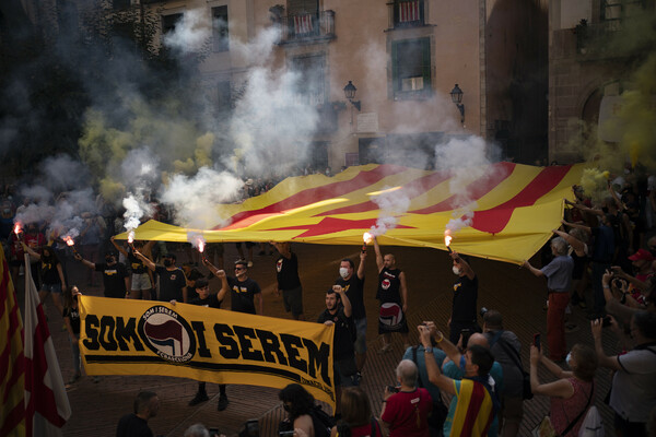 Τεράστια διαδήλωση στη Βαρκελώνη υπέρ της ανεξαρτησίας της Καταλονίας (Φωτογραφίες)