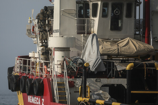 ΔΕΘ: Εντυπωσιακή άσκηση του Λιμενικού - «Ανακατάληψη πλοίου μετά από τρομοκρατική επίθεση» (Βίντεο και φωτογραφίες)