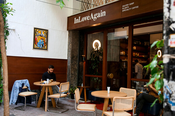 In Love Again: Η νέα talk of the town άφιξη ξέρει από ποιοτικό καφέ, πρωτότυπα γλυκά και φυτά εσωτερικού χώρου