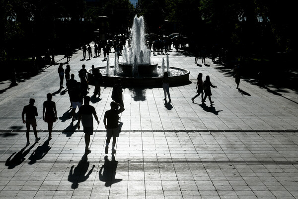 Τι ισχύει από σήμερα για ανεμβολιαστούς σε εργασία, εστίαση, μετακινήσεις, συναθροίσεις - Όλες οι αλλαγές 