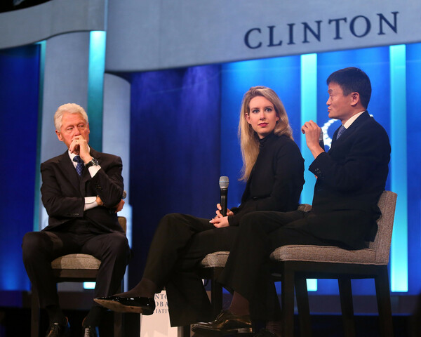 Η περίπτωση της Theranos, της Ελίζαμπεθ Χολμς και ενός από τα μεγαλύτερα σκάνδαλα στον τομέα της υγείας