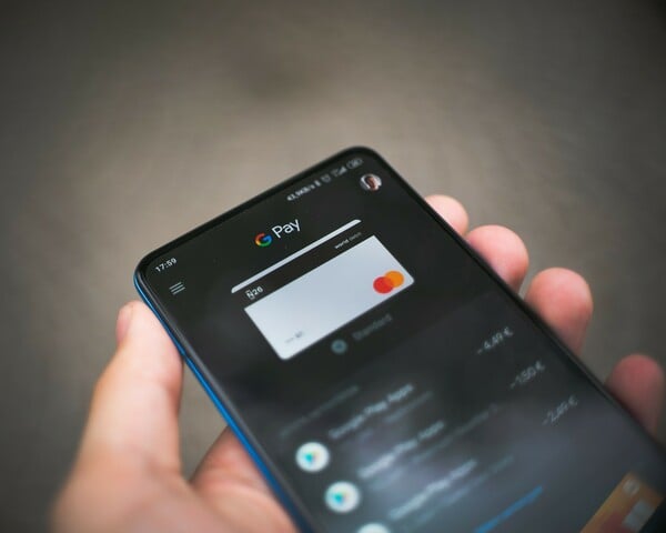 Google Pay: Διαθέσιμη στην Ελλάδα η υπηρεσία ανέπαφων πληρωμών - Πώς λειτουργεί 