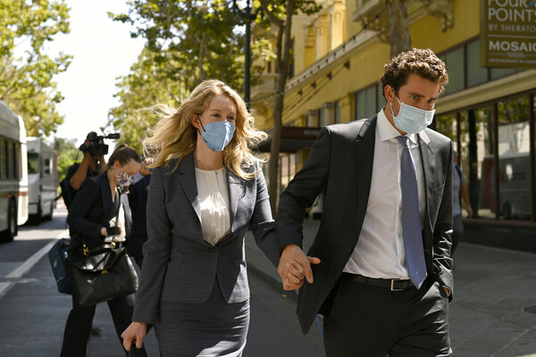 Η περίπτωση της Theranos, της Ελίζαμπεθ Χολμς και ενός από τα μεγαλύτερα σκάνδαλα στον τομέα της υγείας