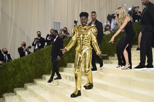 Met Gala 2021: Το φόρεμα «Tax the Rich», το πράσινο μωρό και το φιλί των Bennifer- 8 στιγμές που ξεχώρισαν