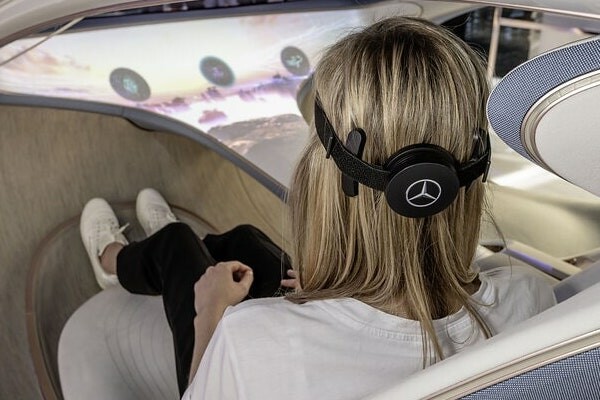 Από άλλο κόσμο: To νέο μοντέλο της Mercedes-Benz έχει εμπνευστεί από το «Avatar» και ελέγχεται από τον εγκέφαλό μας