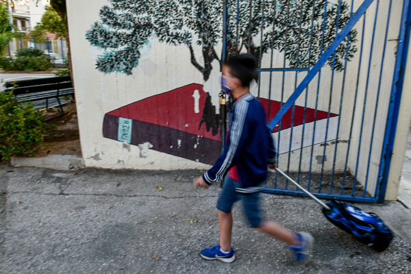 Θεσσαλονίκη: Συνελήφθη πατέρας αρνητής των self test- Κατηγορείται ότι εμπόδιζε την είσοδο μαθητών στο σχολείο
