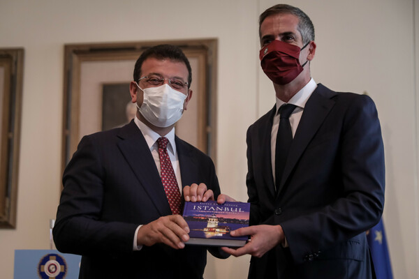 Αθήνα-Κωνσταντινούπολη: Μηνύματα φιλίας κατά τη συνάντηση των δημάρχων των δύο πόλεων