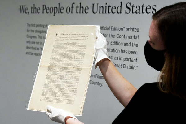 Είκοσι εκατομμύρια δολάρια για το σπάνιο αντίγραφο του Αμερικανικού Συντάγματος 
