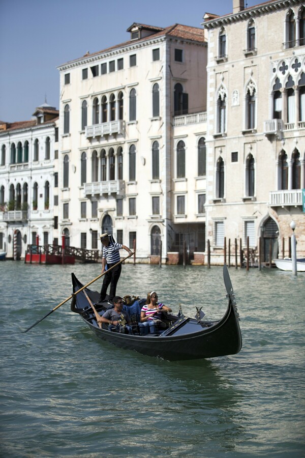 Η γόνδολα του Φίλιπ Σταρκ, ένα σύμβολο για τη σωτηρία και το μέλλον της Βενετίας