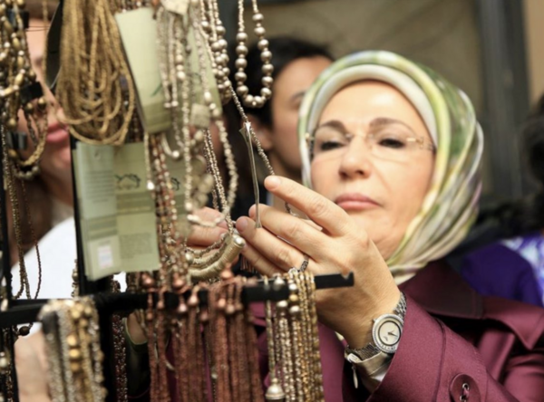Τουρκία: Σάλος με το πανάκριβο ρολόι της Εμινέ Ερντογάν - «Η τιμή ξεκινά από 30.000 ευρώ»