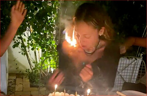 Η Νικόλ Ρίτσι έβαλε φωτιά στα μαλλιά της σβήνοντας τα κεράκια στα γενέθλιά της - «Μέχρι τώρα τα 40 είναι φωτιά»