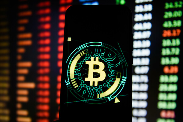Η Κίνα μόλις κήρυξε παράνομες όλες τις συναλλαγές με κρυπτονομίσματα - «Βουτιά» στο Bitcoin