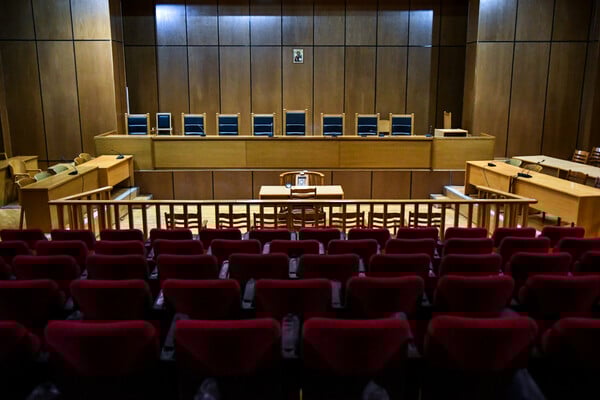 Νέος Ποινικός Κώδικας: Αυστηρότερες ποινές για βιασμό ανήλικων και για εμπρησμό - Τι αλλάζει για τα ισόβια 