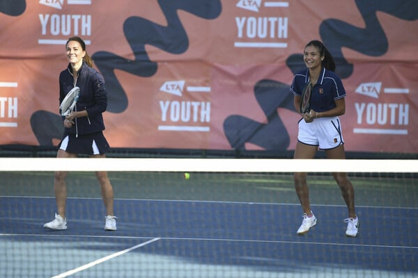 Έμα Ραντουκάνου: Η νέα σταρ του τένις έπαιξε διπλό με την Κέιτ Μίντλετον (Φωτογραφίες & Βίντεο)