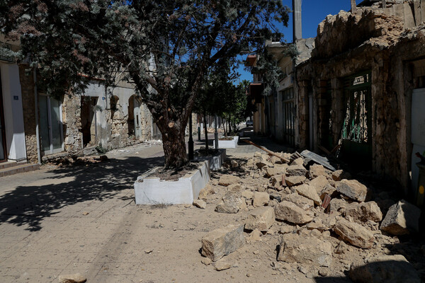 Σεισμός στην Κρήτη - Στρατός, εθελοντές και Ερυθρός Σταυρός έστησαν σκηνές για τους πληγέντες [ΕΙΚΟΝΕΣ]