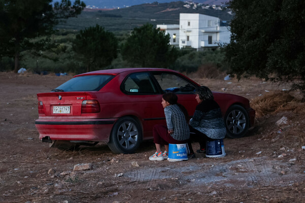 Σεισμός στην Κρήτη - Στρατός, εθελοντές και Ερυθρός Σταυρός έστησαν σκηνές για τους πληγέντες [ΕΙΚΟΝΕΣ]