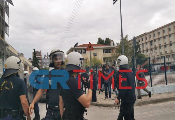 Θεσσαλονίκη: Νέα σοβαρά επεισόδια έξω από το σχολείο ΕΠΑΛ στη Σταυρούπολη