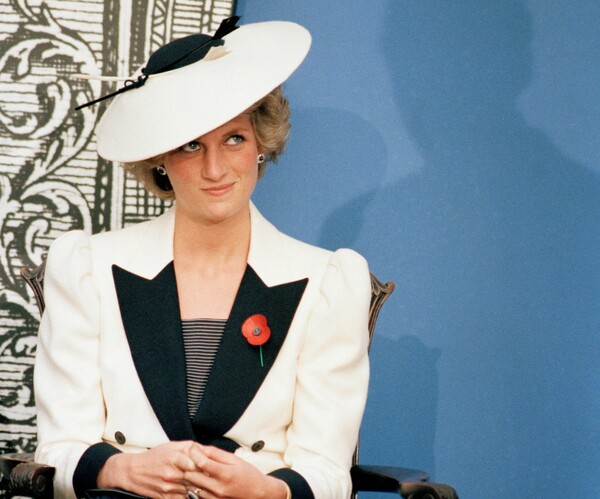 Το Λονδίνο τιμά την πριγκίπισσα Νταϊάνα με μπλε πλακέτα στο σπίτι που ζούσε πριν παντρευτεί τον Κάρολο