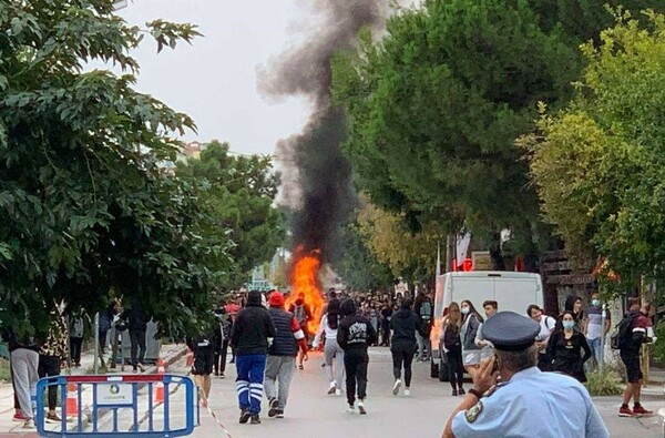 Νέα ένταση στη Θεσσαλονίκη: Φωτιές σε κάδους έξω από το ΕΠΑΛ Ευόσμου