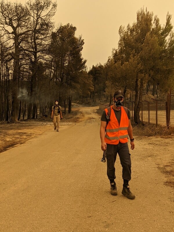 Ο Βασίλης διασχίζει 162 χιλιόμετρα μαζεύοντας σκουπίδια μέχρι τα Ελληνικά Β. Εύβοιας