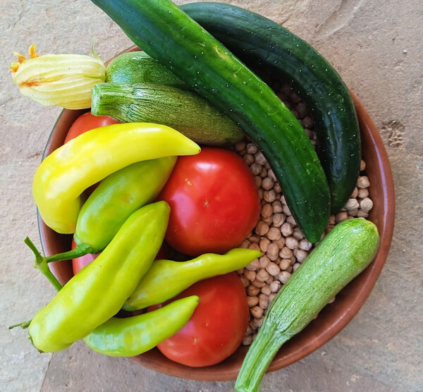 Αγροκτήματα φέρνουν φρέσκα λαχανικά και φρούτα στην πόρτα μας