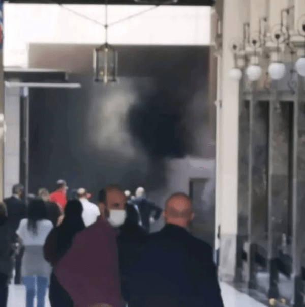 Συναγερμός στην AlphaBank της Σταδίου: Καπνοί από το υπόγειο της τράπεζας