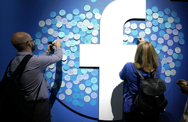Facebook: Λάθος κατά τη διάρκεια συντήρησης ρουτίνας προκάλεσε το blackout