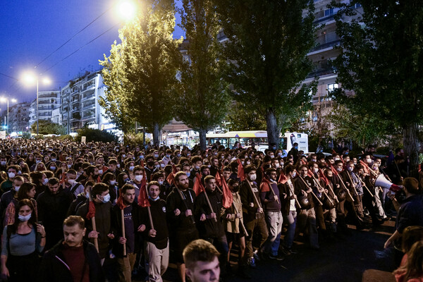 Αντιφασιστική πορεία στο κέντρο της Αθήνας για τον ένα χρόνο από την καταδίκη της Χρυσής Αυγής - Εικόνες