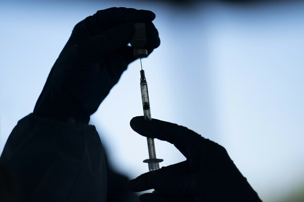 Τρίτη δόση εμβολίου στους άνω των 50 ετών- Ανοίγει η πλατφόρμα την Κυριακή