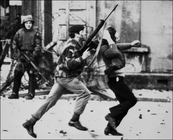 «Μην πεις λέξη»: Ένα καταιγιστικό βιβλίο για την άλλη «ματωμένη» Κυριακή