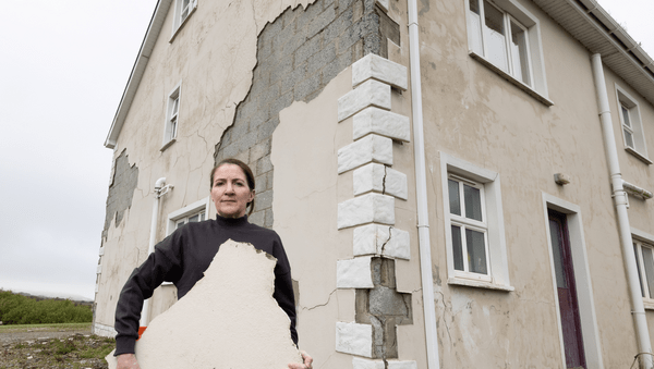 «Πέφτουν» τα σπίτια στην ιρλανδική ύπαιθρο- Ιδιοκτήτες κατά κυβέρνησης για την μη επιβολή οικοδομικών κανονισμών