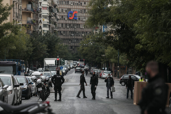 Καταδίωξη και πυροβολισμοί από αστυνομικούς στο κέντρο της Αθήνας - Ένας τραυματίας - Το χρονικό