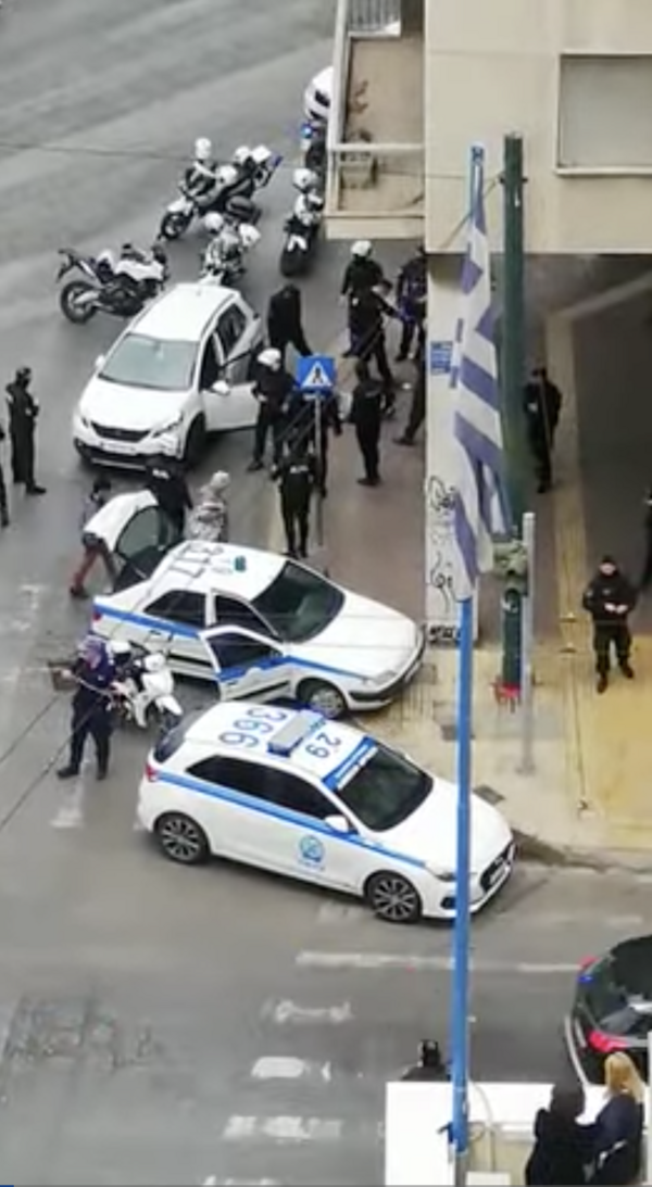 Πυροβολισμοί από αστυνομικούς στο κέντρο της Αθήνας - Ένας τραυματίας