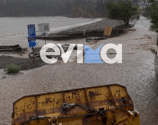 Κακοκαιρία «Αθηνά»: Πλημμύρες και κατολισθήσεις στην Εύβοια - Εξαφανίστηκε η παραλία των Λουτρών 