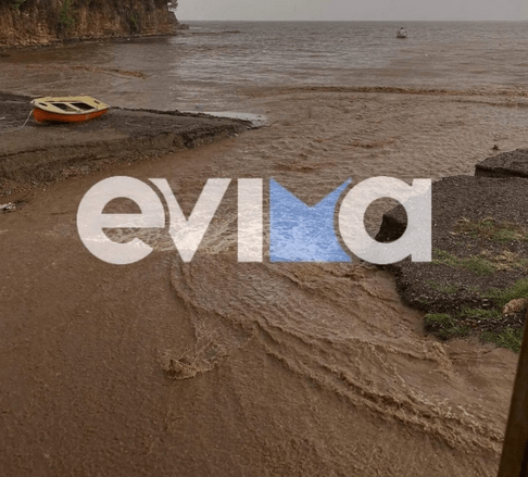Κακοκαιρία «Αθηνά»: Πλημμύρες και κατολισθήσεις στην Εύβοια - Εξαφανίστηκε η παραλία των Λουτρών 