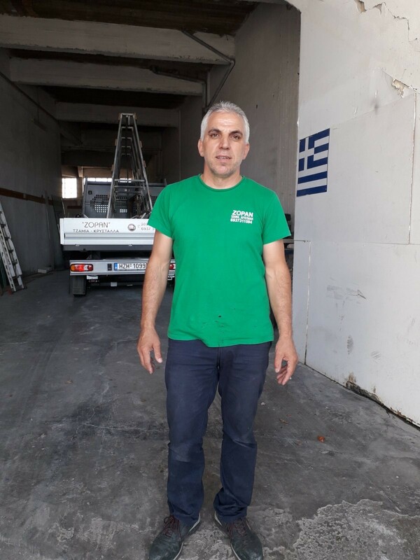 Σεισμός στην Κρήτη: Γλίτωσε από θαύμα - Σήμερα μαγειρεύει για τους σεισμόπληκτους του Αρκαλοχωρίου