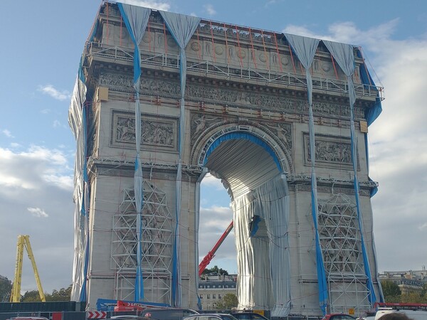 L'Arc de Triomphe, Wrapped