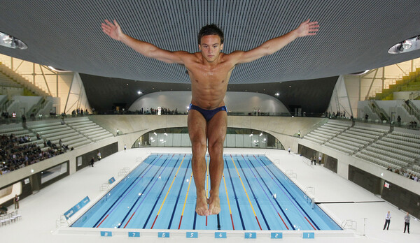 Ο γκέι Ολυμπιονίκης Tom Daley ζητά να αποκλειστούν από τους Ολυμπιακούς Αγώνες οι χώρες που εκτελούν ΛΟΑΤΚΙ άτομα