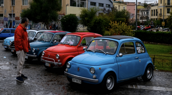 Καλλιστεία παλιών ιταλικών αυτοκινήτων στον πεζόδρομο της Ερμού