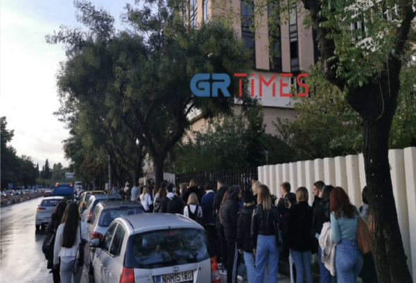 Θεσσαλονίκη: Με επίδειξη πιστοποιητικού η είσοδος στο ΠΑΜΑΚ – Τεράστιες ουρές και αναμονή