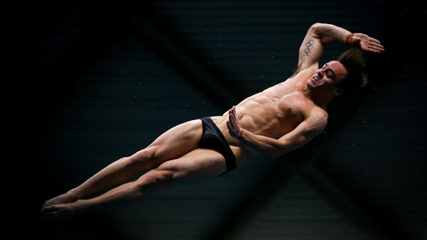 Ο γκέι Ολυμπιονίκης Tom Daley ζητά να αποκλειστούν από τους Ολυμπιακούς Αγώνες οι χώρες που εκτελούν ΛΟΑΤΚΙ άτομα